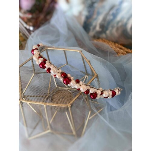 Ободок из жемчуга ручной работы красно бордово розового цвета