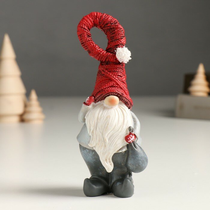Сувенир полистоун "Дед Мороз в сером наряде и красном колпаке" микс 6х4,5х15 см