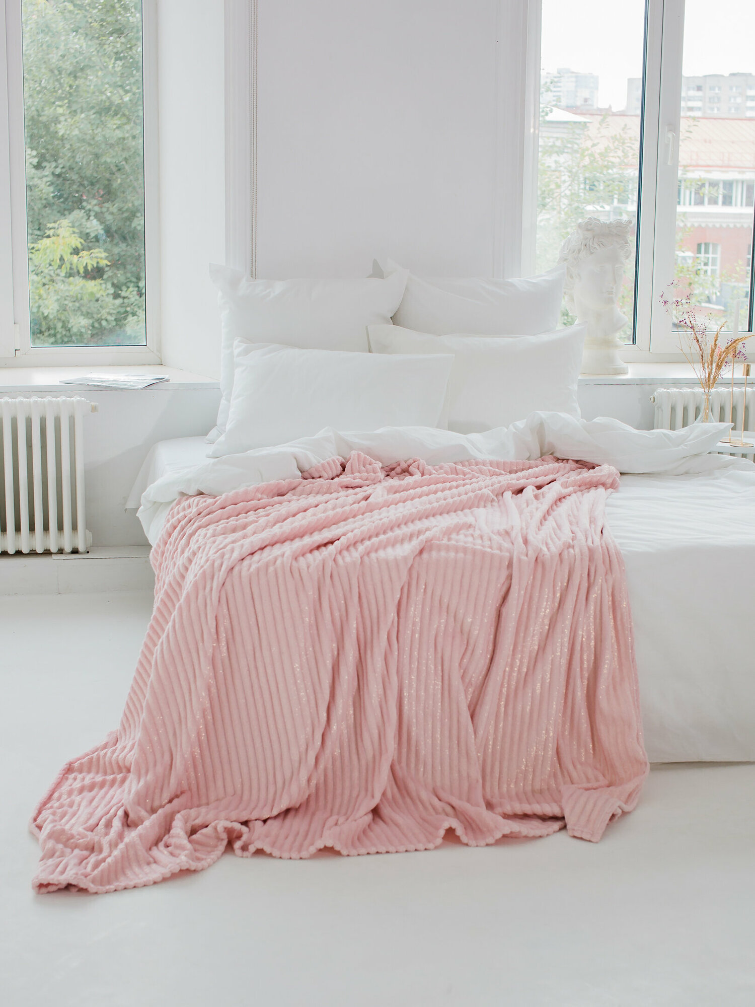 Плед велсофт на диван, покрывало на кровать, 150х200, Розовый - фотография № 18