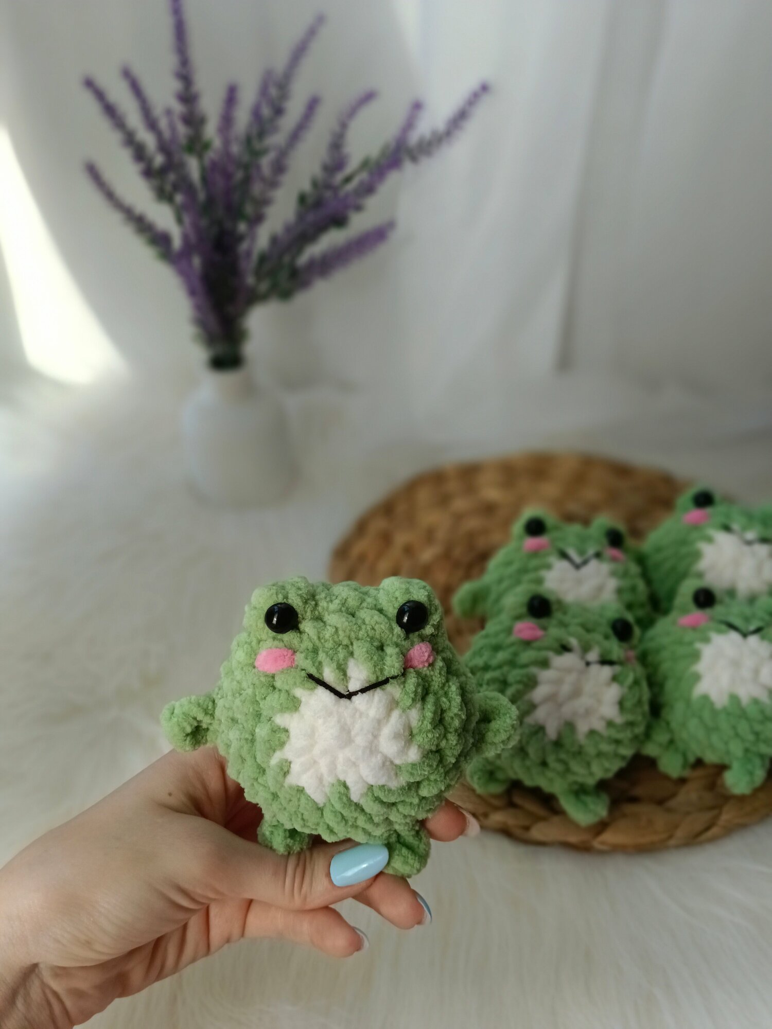 Плюшевая лягушка зелёная