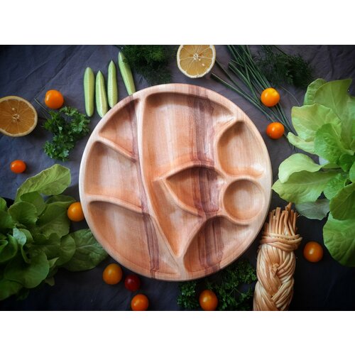 Круглый поднос из натурального дерева для сервировки стола 30см