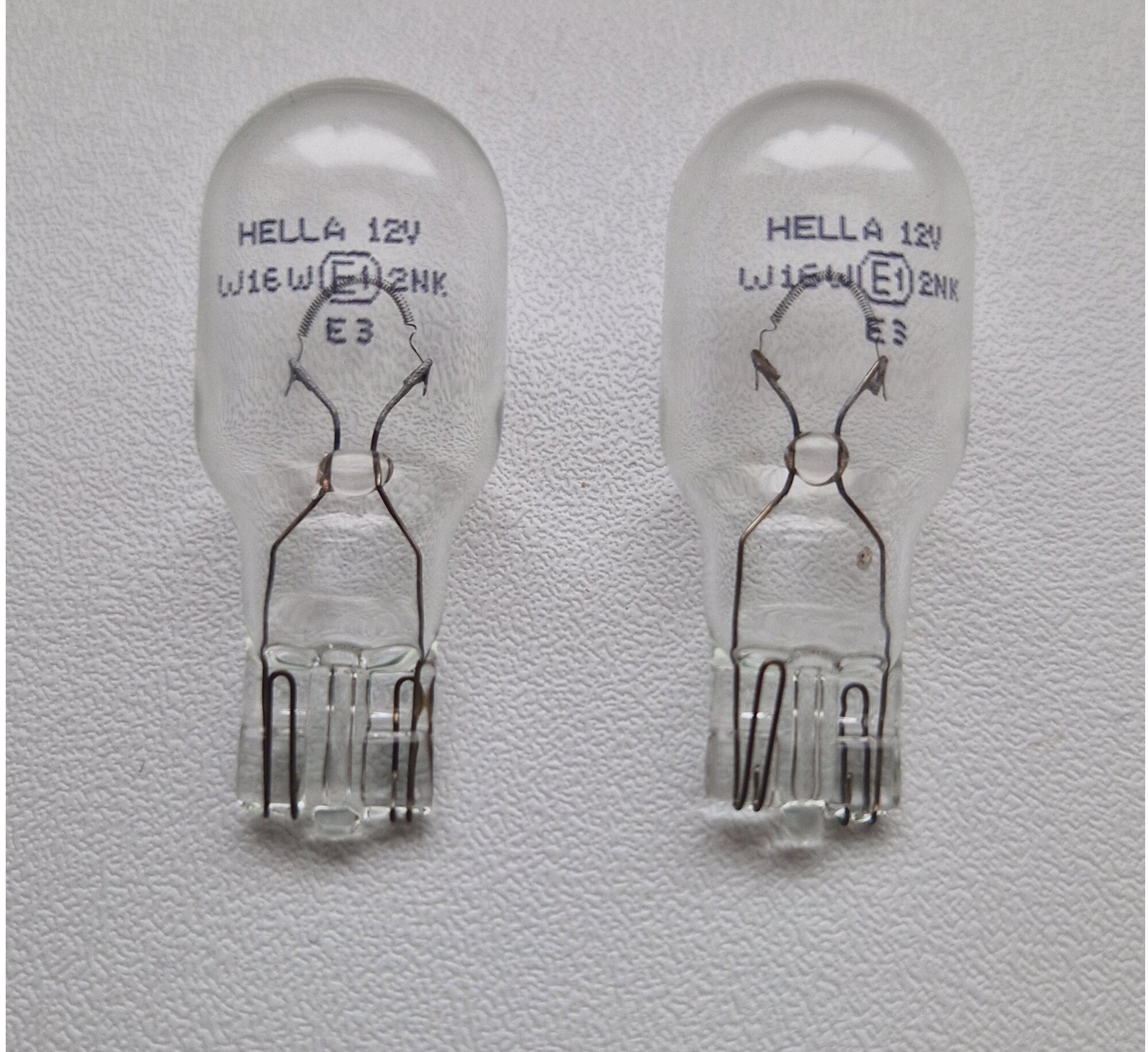 фото HELLA 2шт W16W Комплект ламп автомобильных накаливания W2.1x9.5d 12V