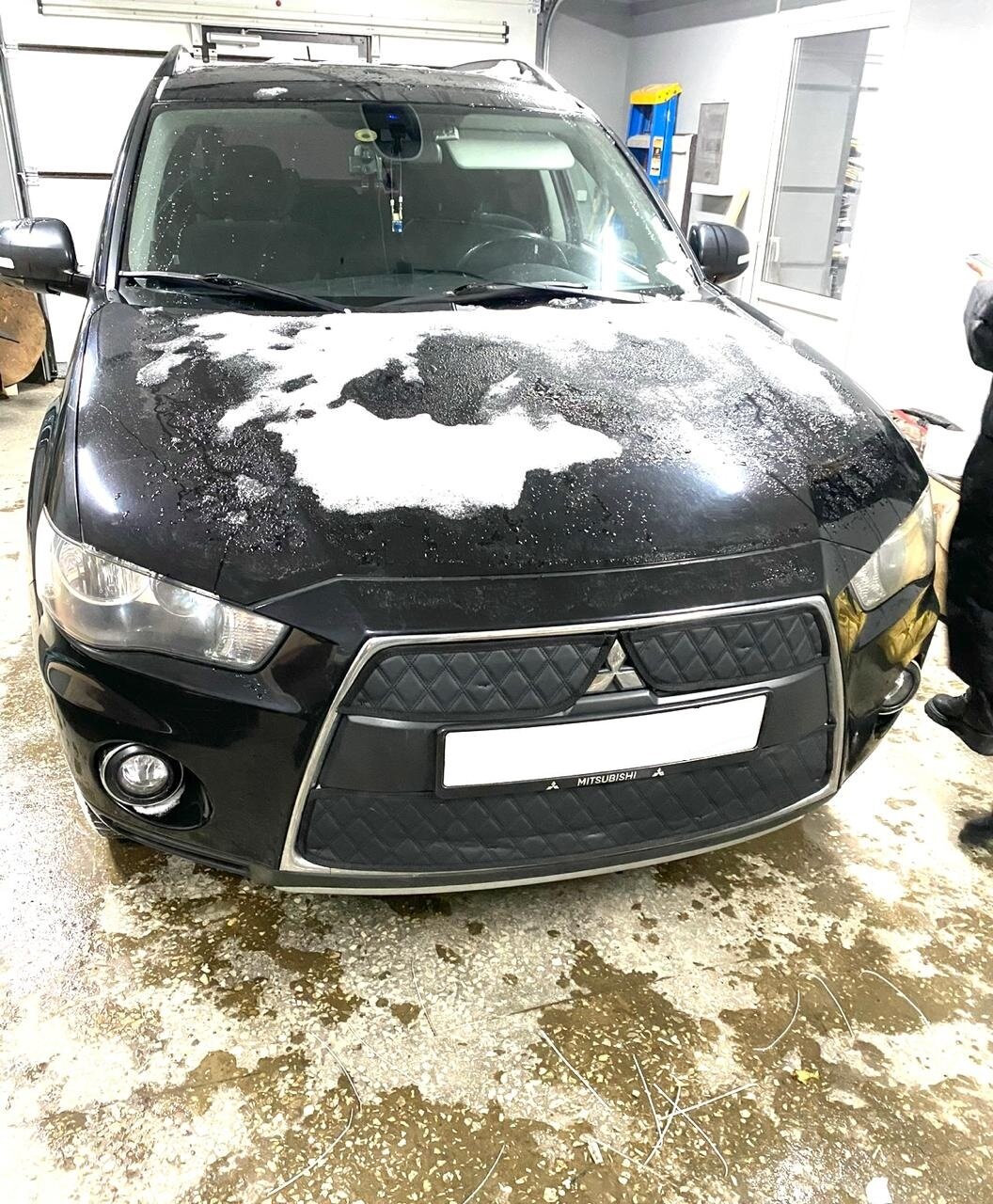 Утеплитель для решетки радиатора Mitsubishi Outlander 2010-2012
