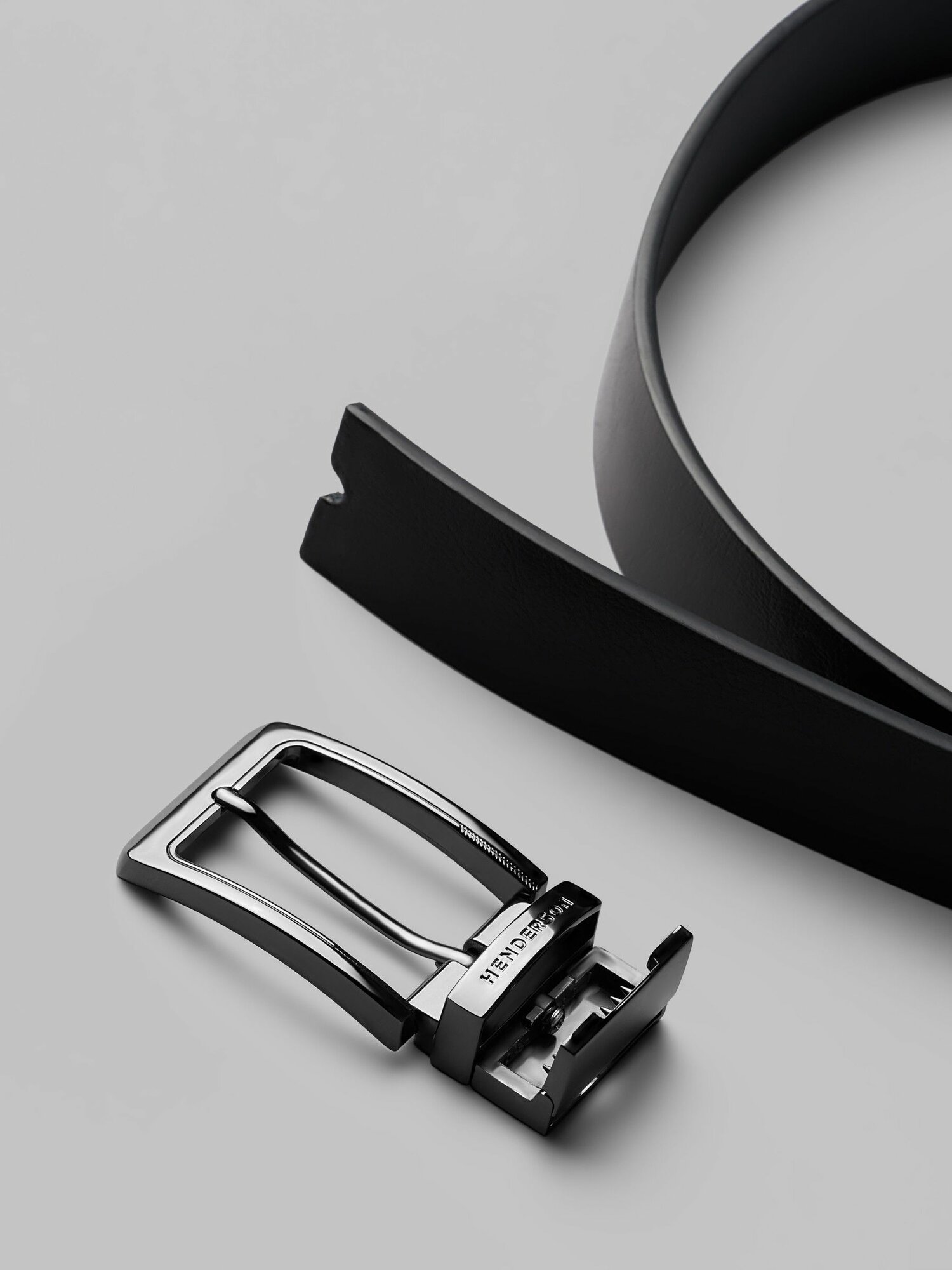 Ремень HENDERSON для мужчин, размер 135, черный — фото 1