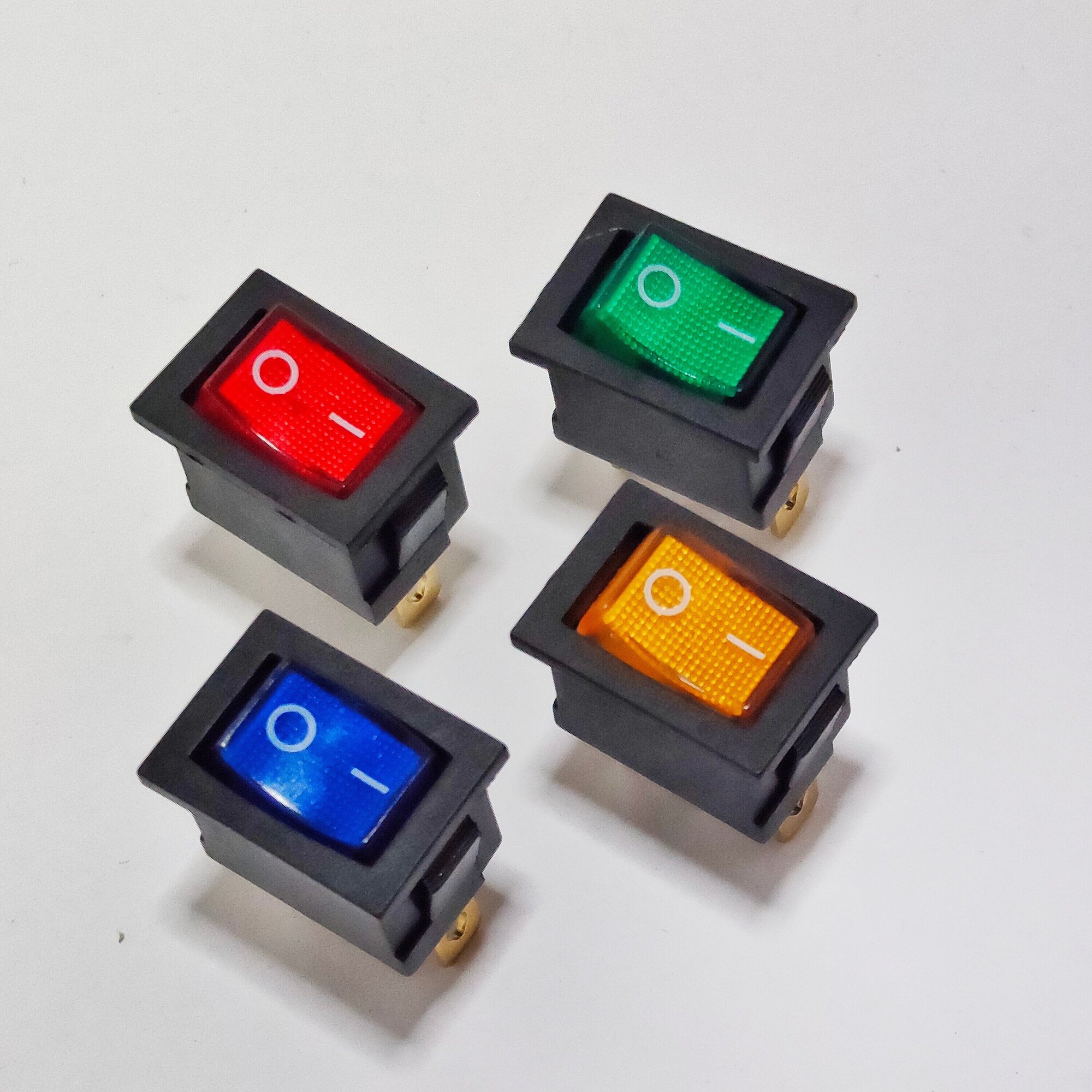 Набор выключателей авто мини 12В 15А (3с) ON-OFF, подсветка, 4 цвета - фотография № 2