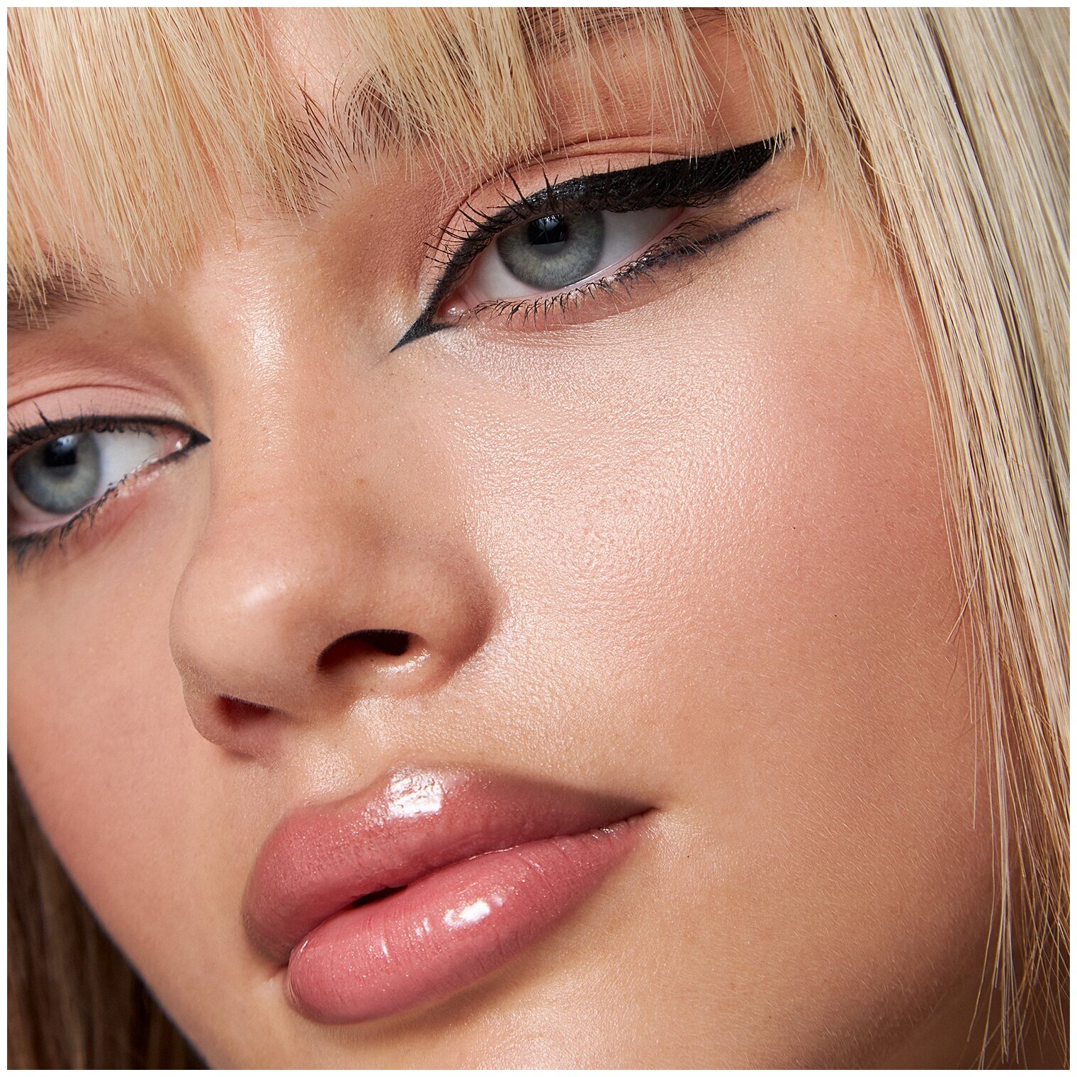 Блеск для губ Influence Beauty Volume Shot увлажняющий с увеличивающим эффектом тон 03 полупрозрачный серый 6мл Fulin Cosmetics - фото №4