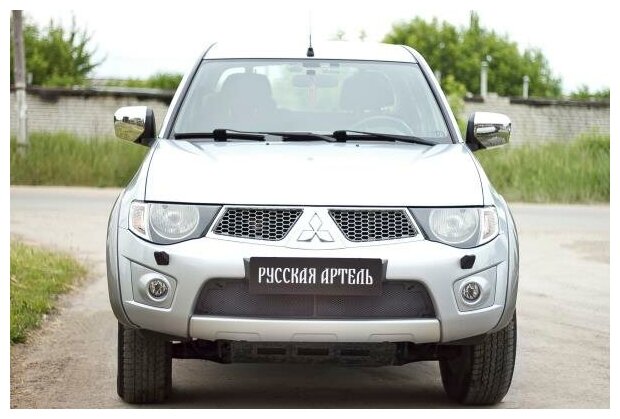 Защитная сетка решетки переднего бампера для Mitsubishi L200 2013-2015