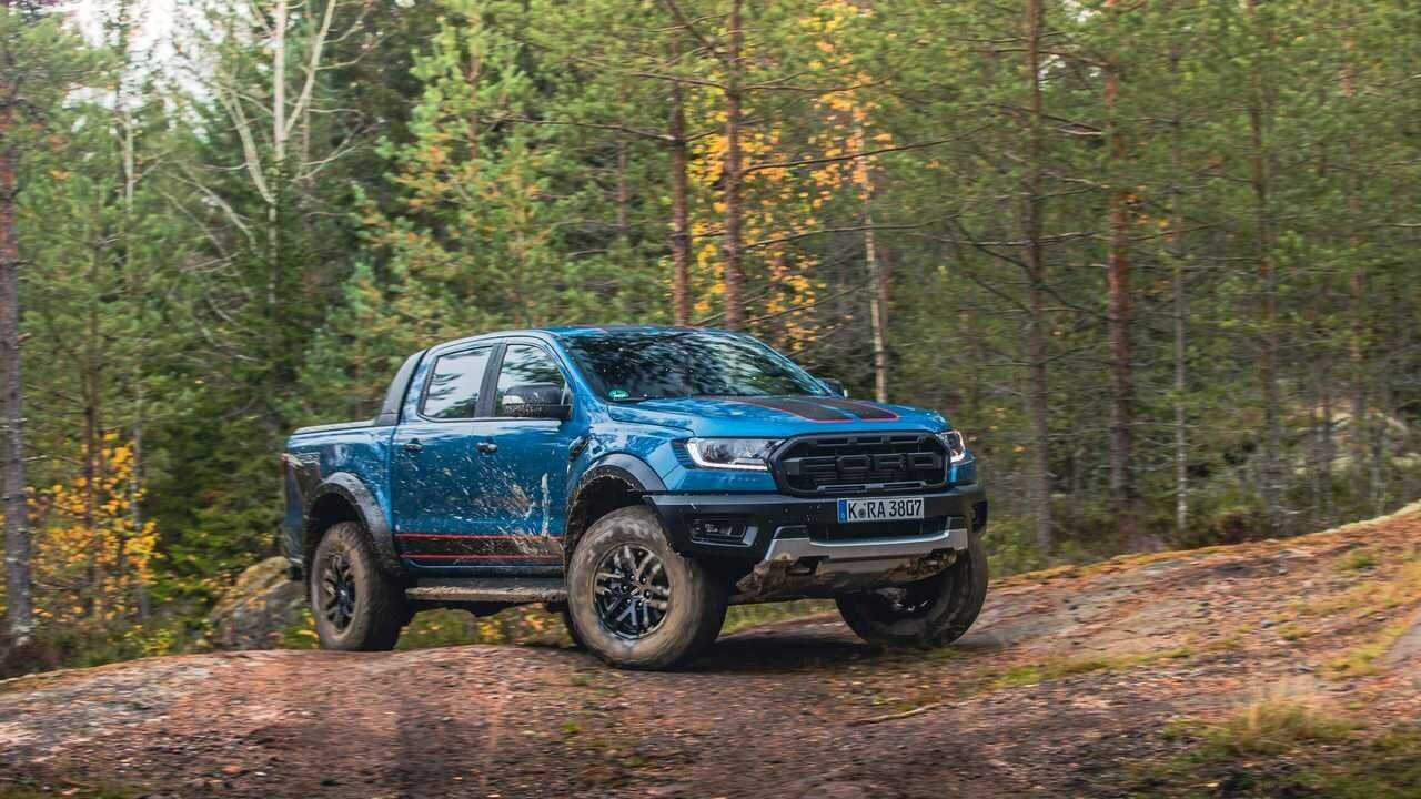 Картина на холсте 60x110 LinxOne "Автомобили ford" интерьерная для дома / на стену / на кухню / с подрамником