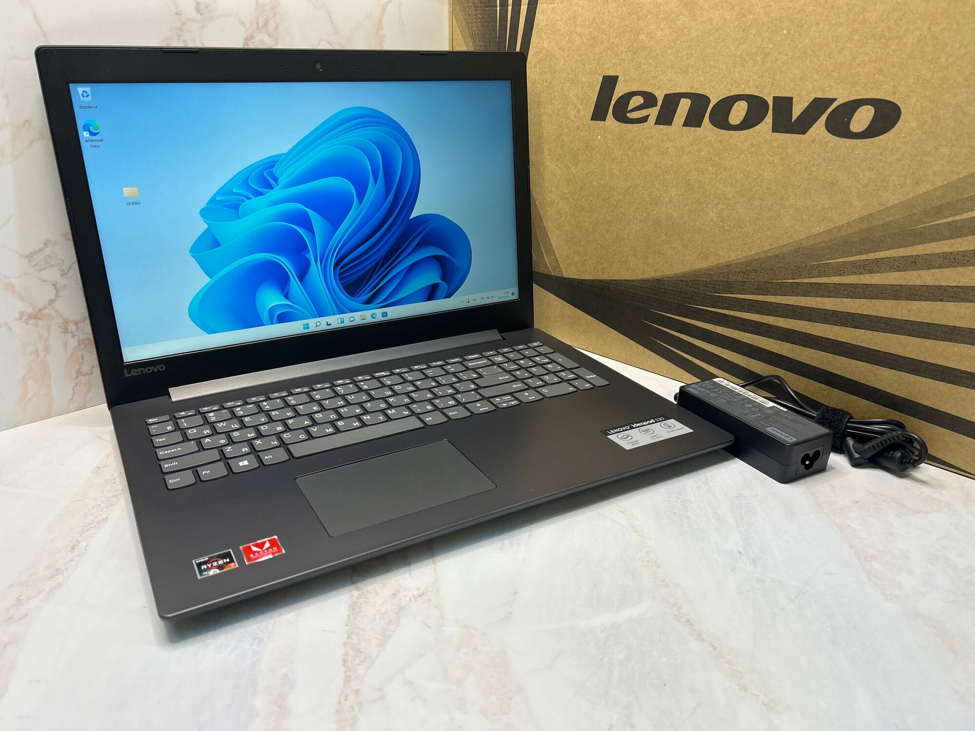 Ноутбук Lenovo 330-15ARR. Конфигурация: Ryzen 7 2700U/8GB/128GB SSD/RX Vega10/Win11/FHD