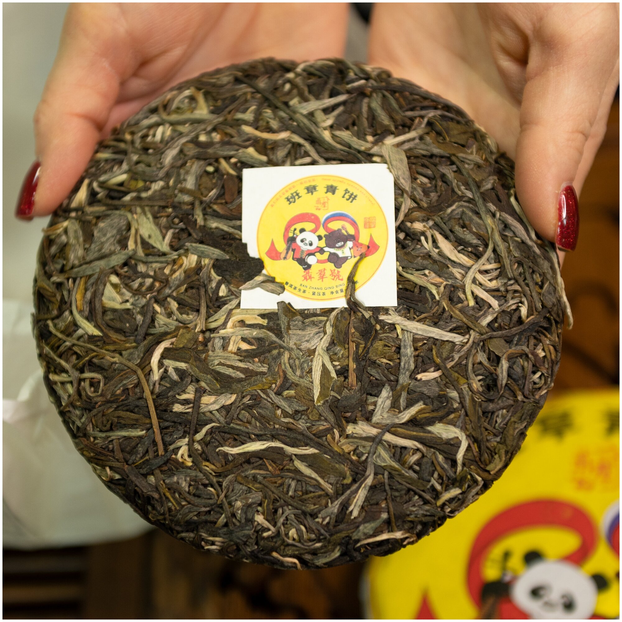 Китайский чай Пуэр Шэн Зеленый блинчик баньчжан 200 гр 2022 г / прессованный листовой блин шен - фотография № 2