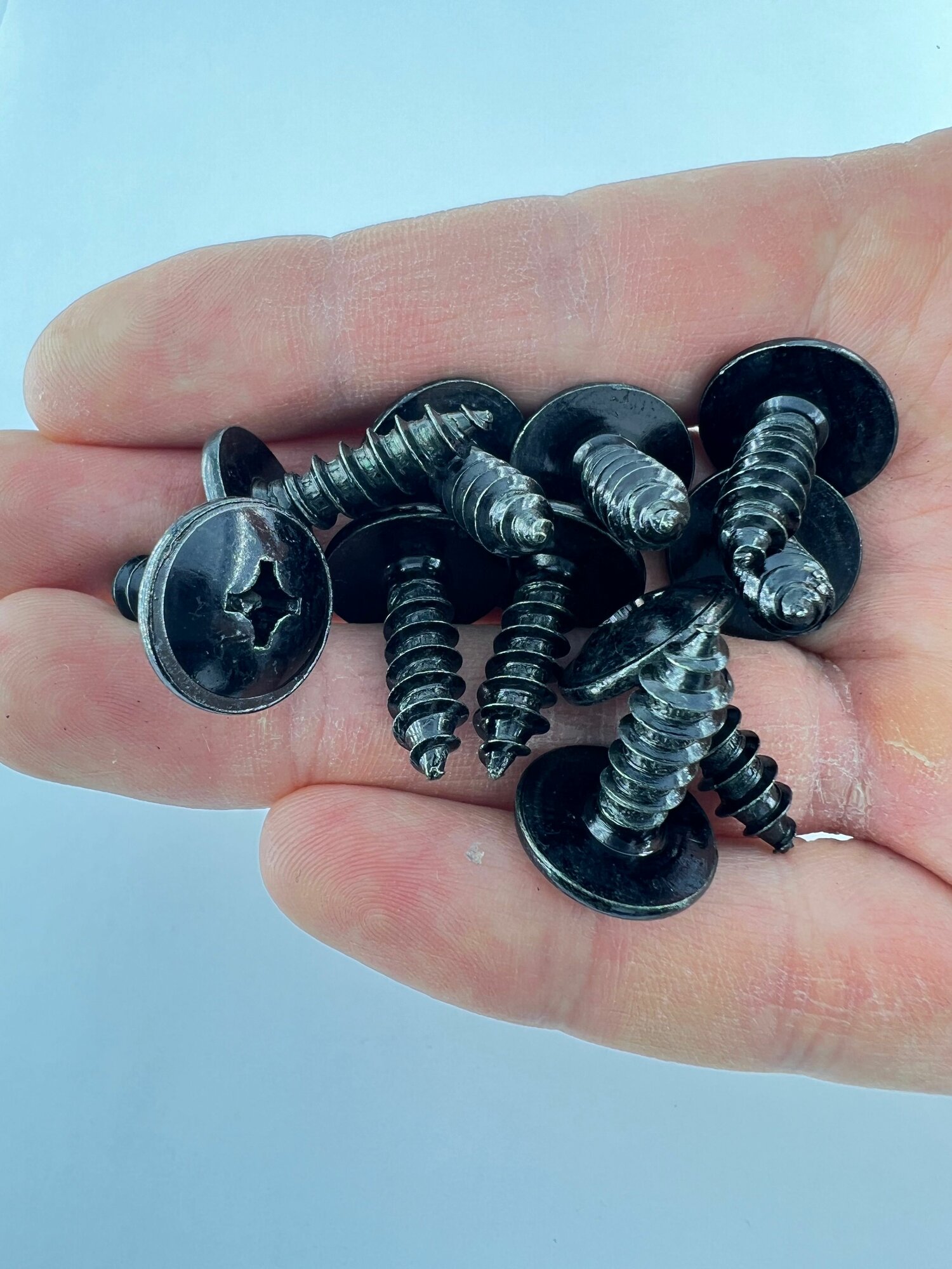 Металлический крепеж саморез для автомобиля — фото 1