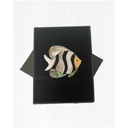 Брошь Рыбка перламутр