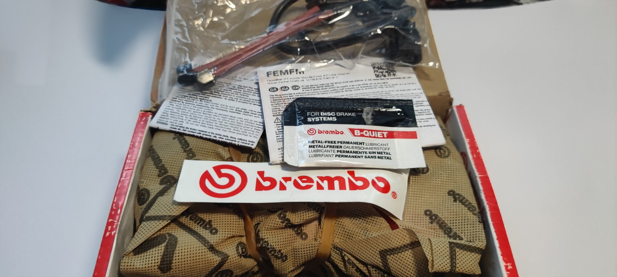 Дисковые тормозные колодки передние brembo P85065N