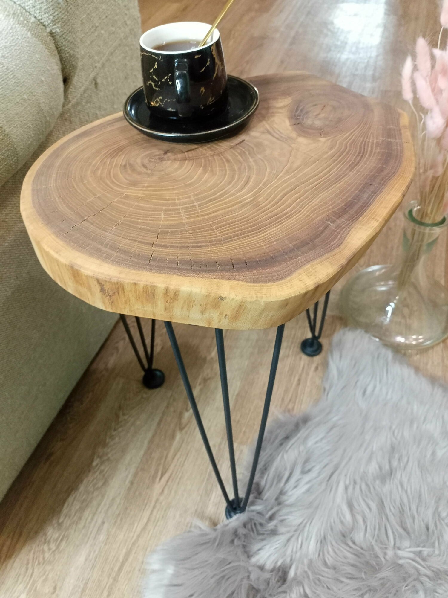 фото Столик журнальный из дерева. Столик журнальный из слэба карагач. Лофт журнальный столик.