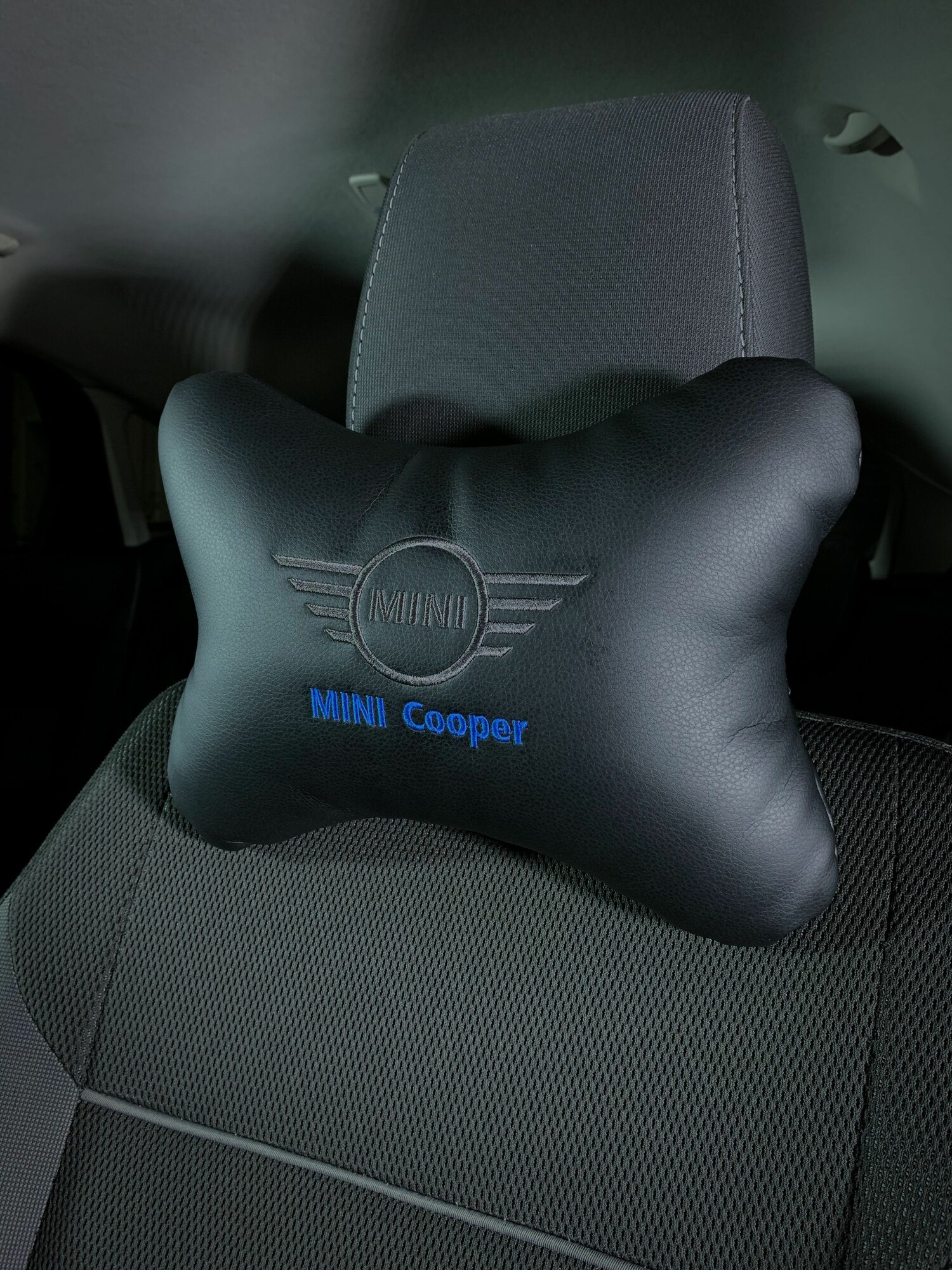 Подушка на подголовник для автомобиля Mini Coupe