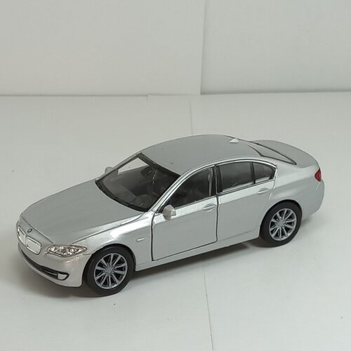 Металлическая машинка 1:34-1:39 BMW 535i, серебро 43635D Welly