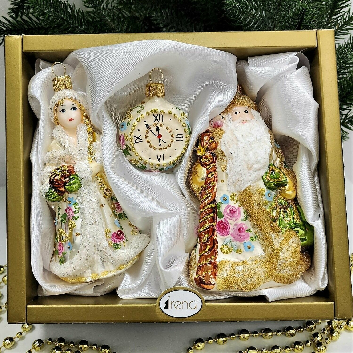 Набор стеклянных елочных игрушек Irena-Co Дед Мороз, Снегурочка и часики Версаль