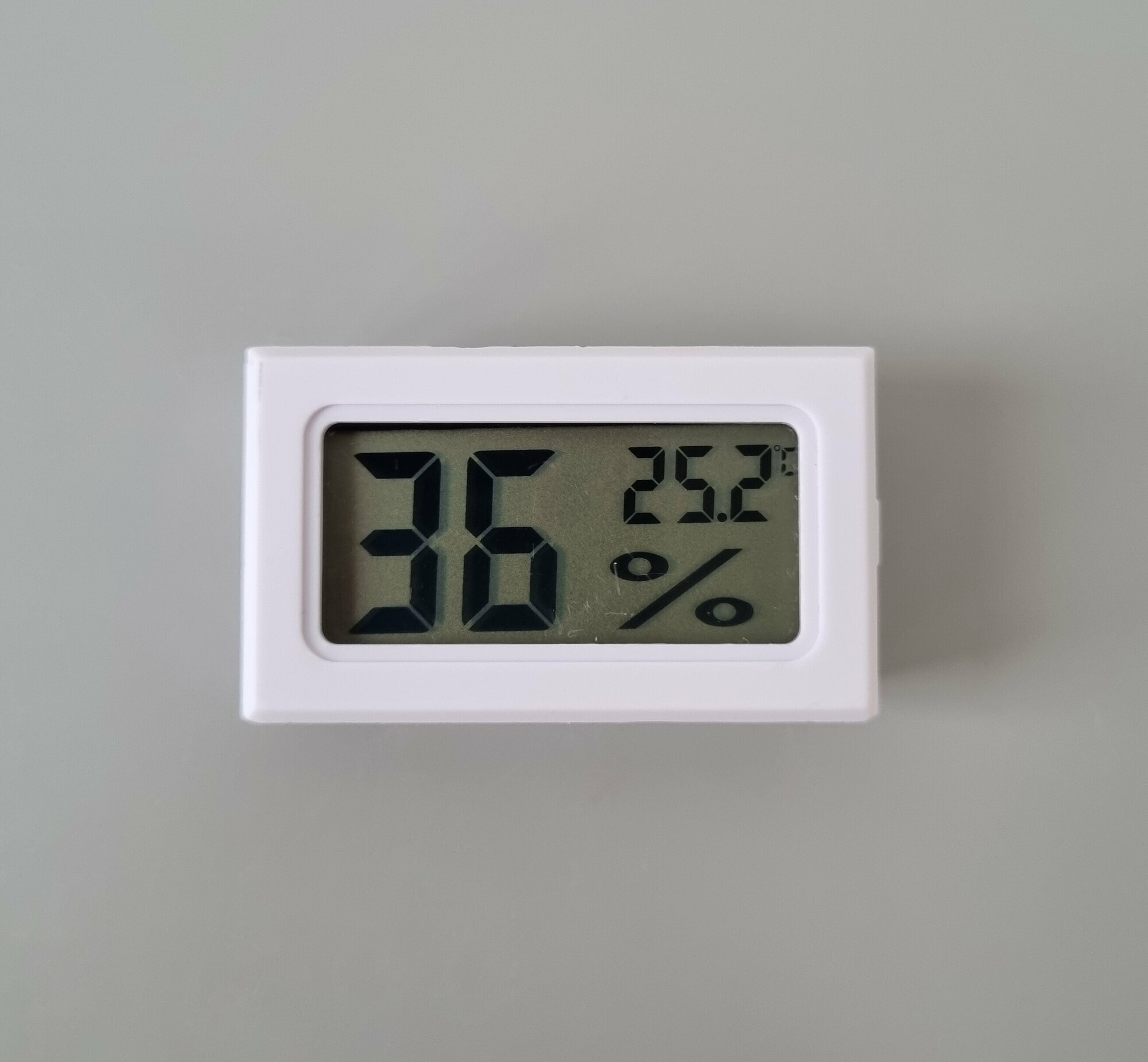 Термометр-гигрометр цифровой для дома, дачи, теплицы, террариума - фотография № 3