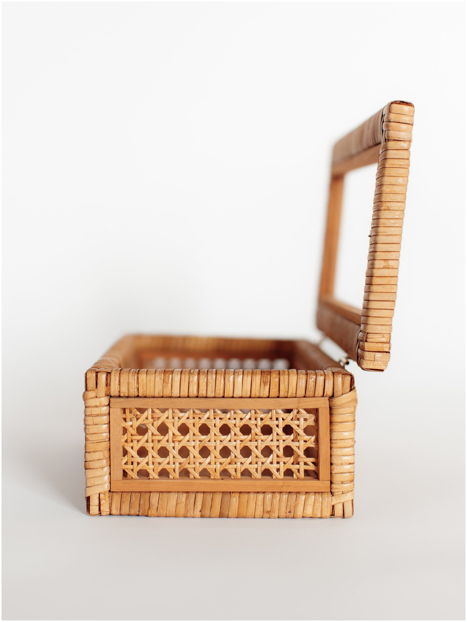 Плетеная корзинка для хранения с крышкой из ротанга Fabzone - фотография № 6