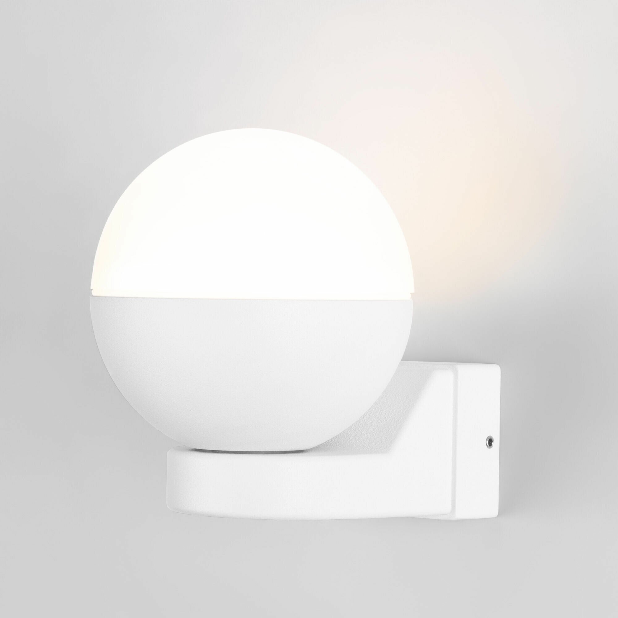 Настенный светильник Elektrostandard белый (MRL 1028)