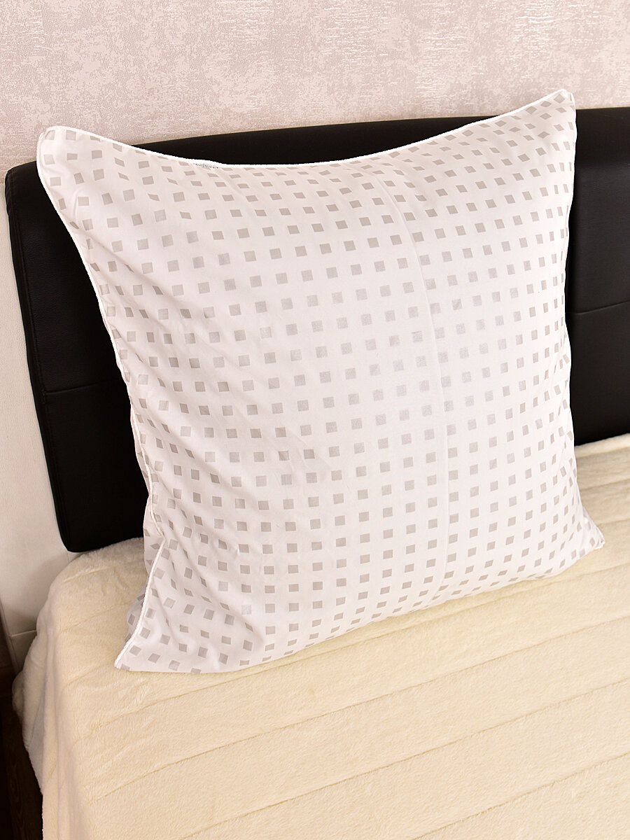 Наперник на молнии Шашки серые с кантом 70х70