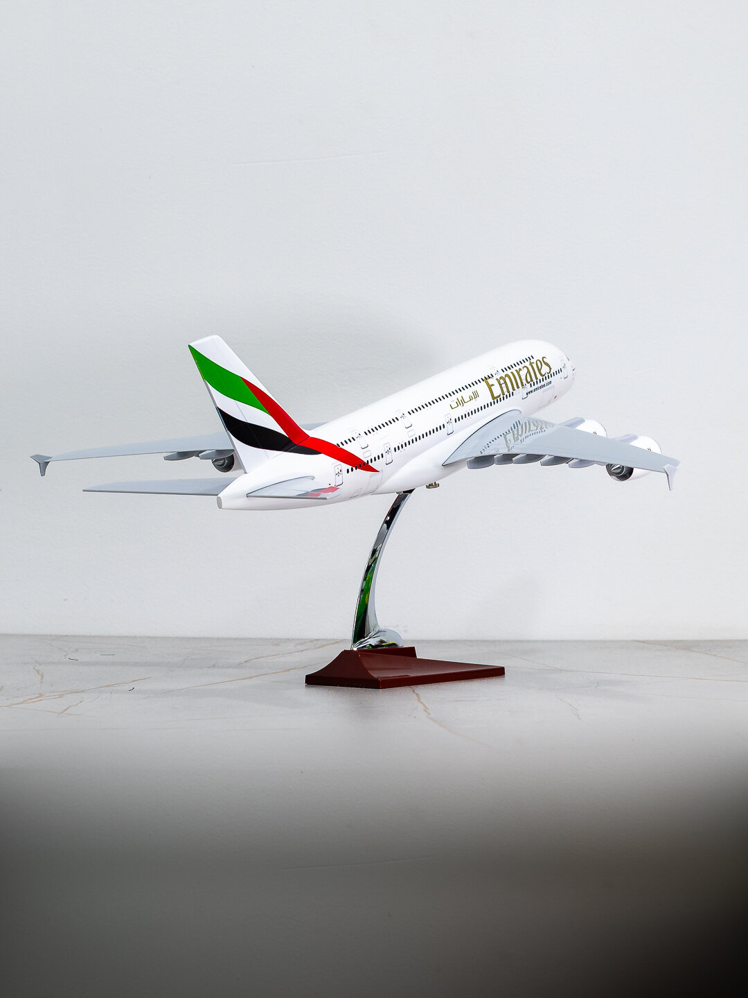 Модель самолёта Airbus A380, авиакомпания Emirates, 45 см, Металл+пластик — фото 1