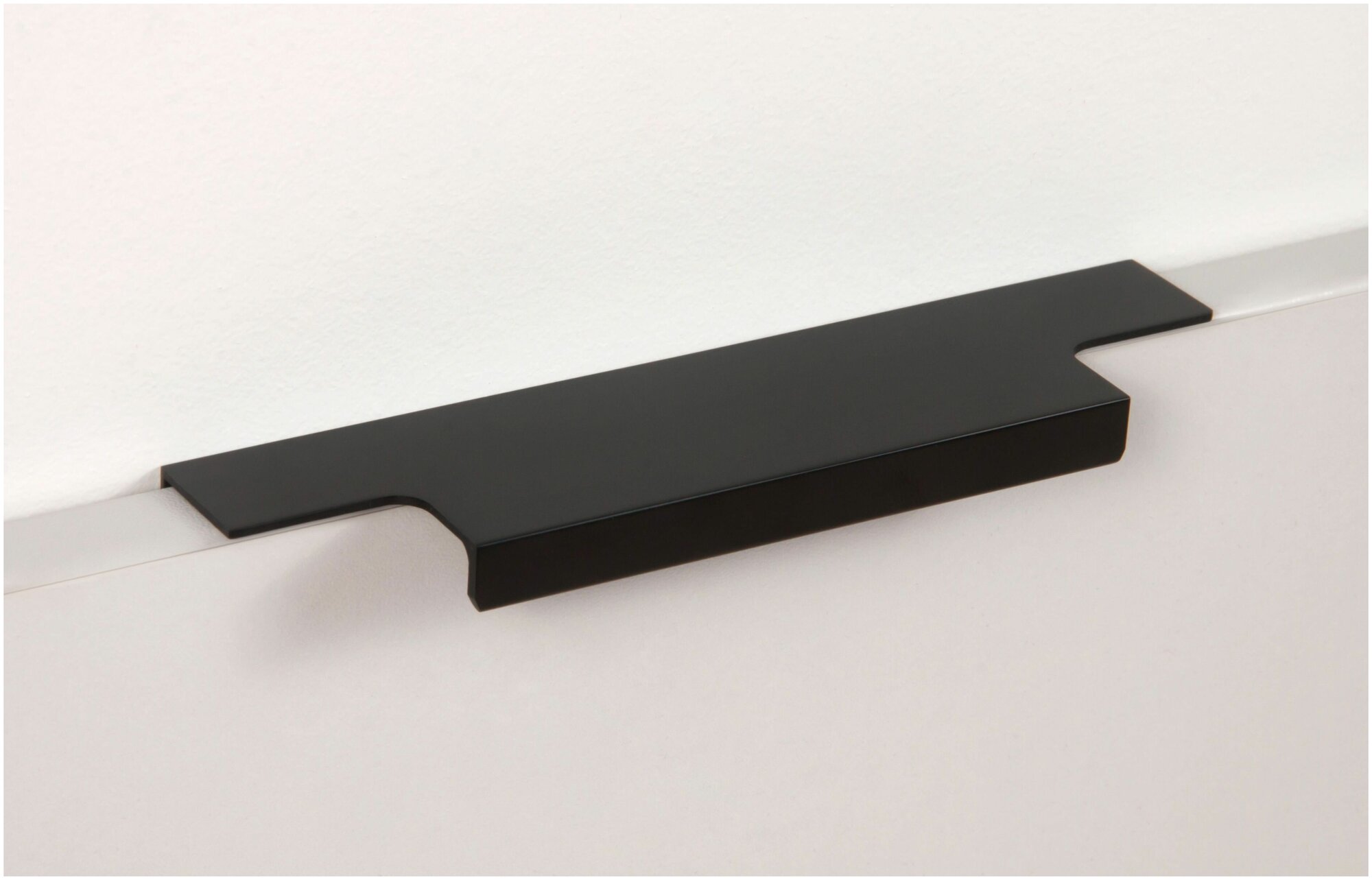 Мебельная ручка торцевая RAY, длина - 147 мм, установочный размер - 128 мм, цвет - Чёрный матовый, RT109BL - фотография № 10