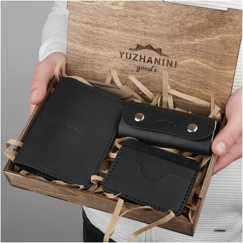 Подарок мужчине, Подарочный набор из натуральной кожи Yuzhanini Goods. Обложка на паспорт + Ключница "F key" + Картхолдер "Junior" цвет черный