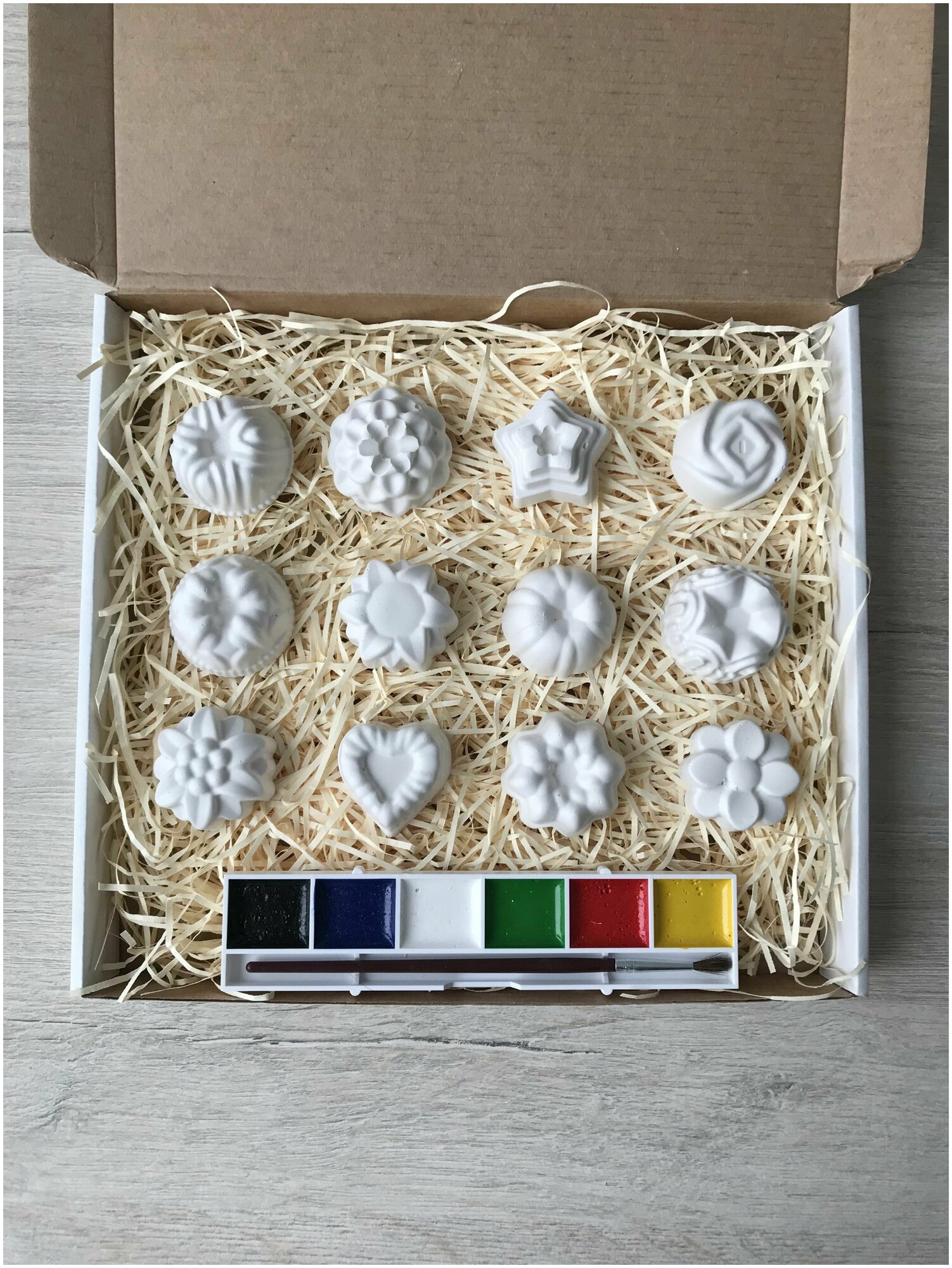 Раскраски объемные конфетки / Набор для развития 12 фигурок, кисточка, краски / Многоразовый комплект для творчества Сделай Сам