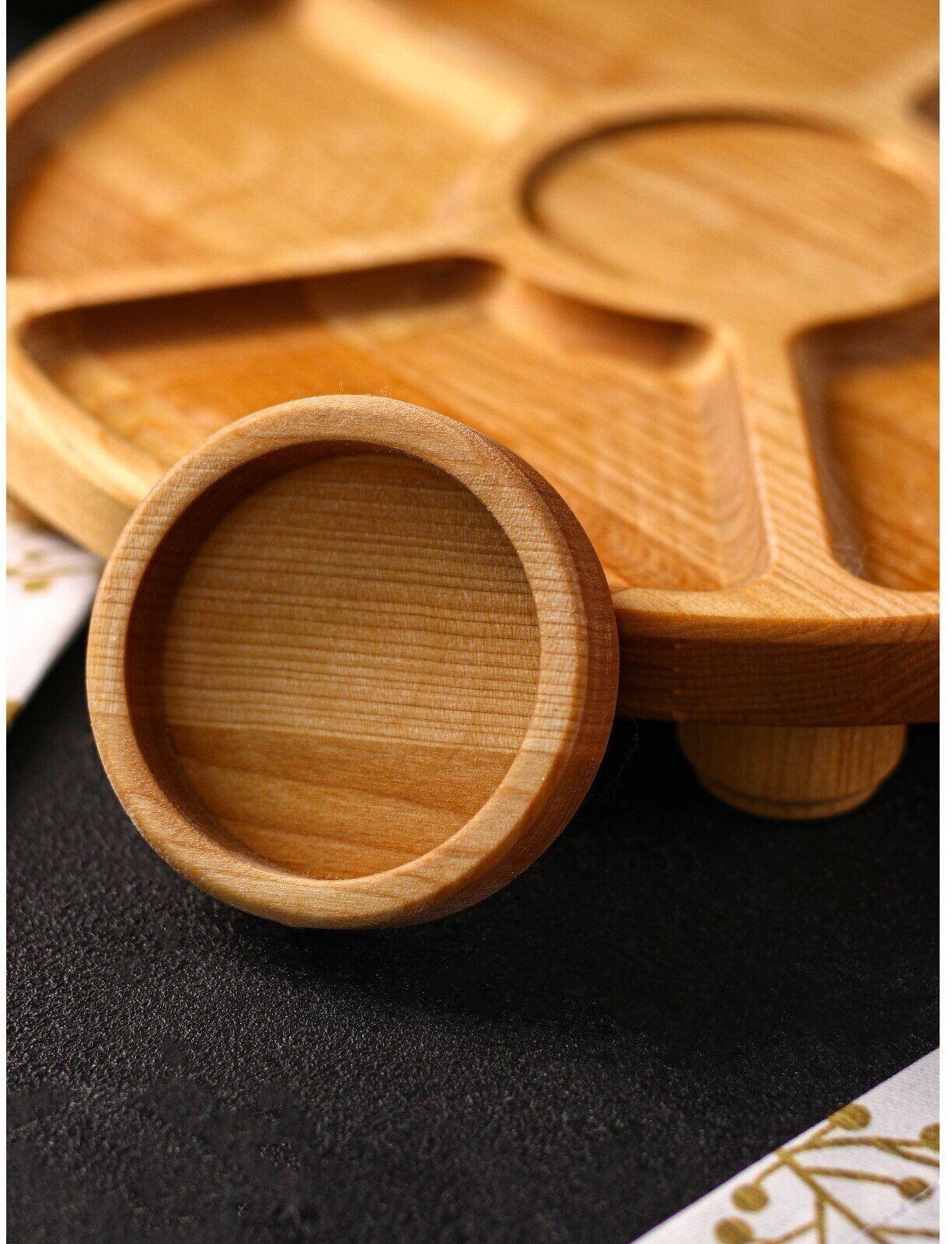 фото Менажница деревянная