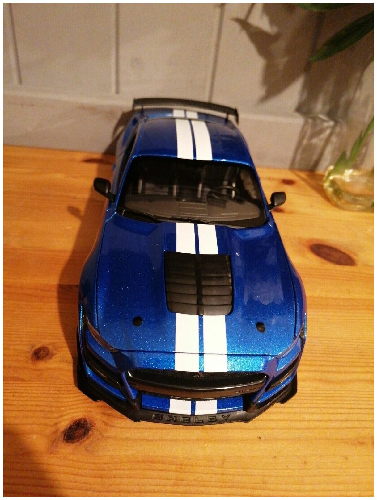 Maisto Машинка Ford Shelby GT500 2020, 1:18 оранжевая - фото №3