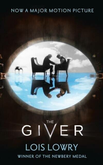 Lois Lowry. The Giver: film tie-in (Lois Lowry) Дающий (Луи Лоури) /Книги на английском языке