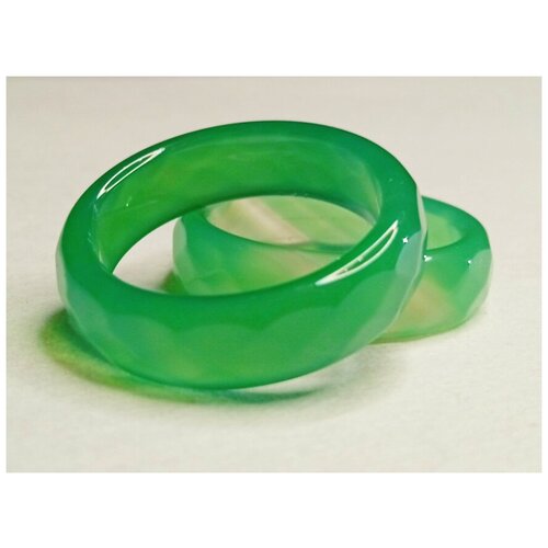 фото Кольцо из цельного камня агат зеленый с огранкой, размер 17 мм, для счастья и благополучия китай