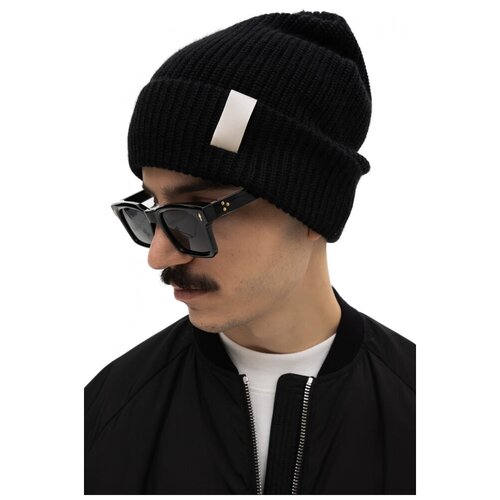 фото Шапка с нашивкой matrona