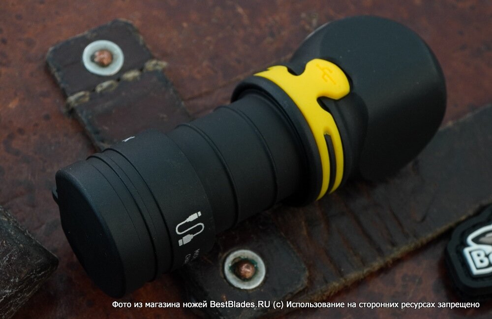 Универсальный фонарь ARMYTEK Elf C1 Micro-USB, черный / желтый [f05002w] - фото №16