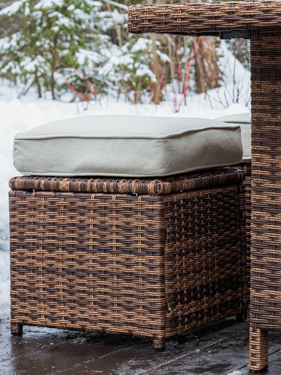 Плетеный пуфик из ротанга