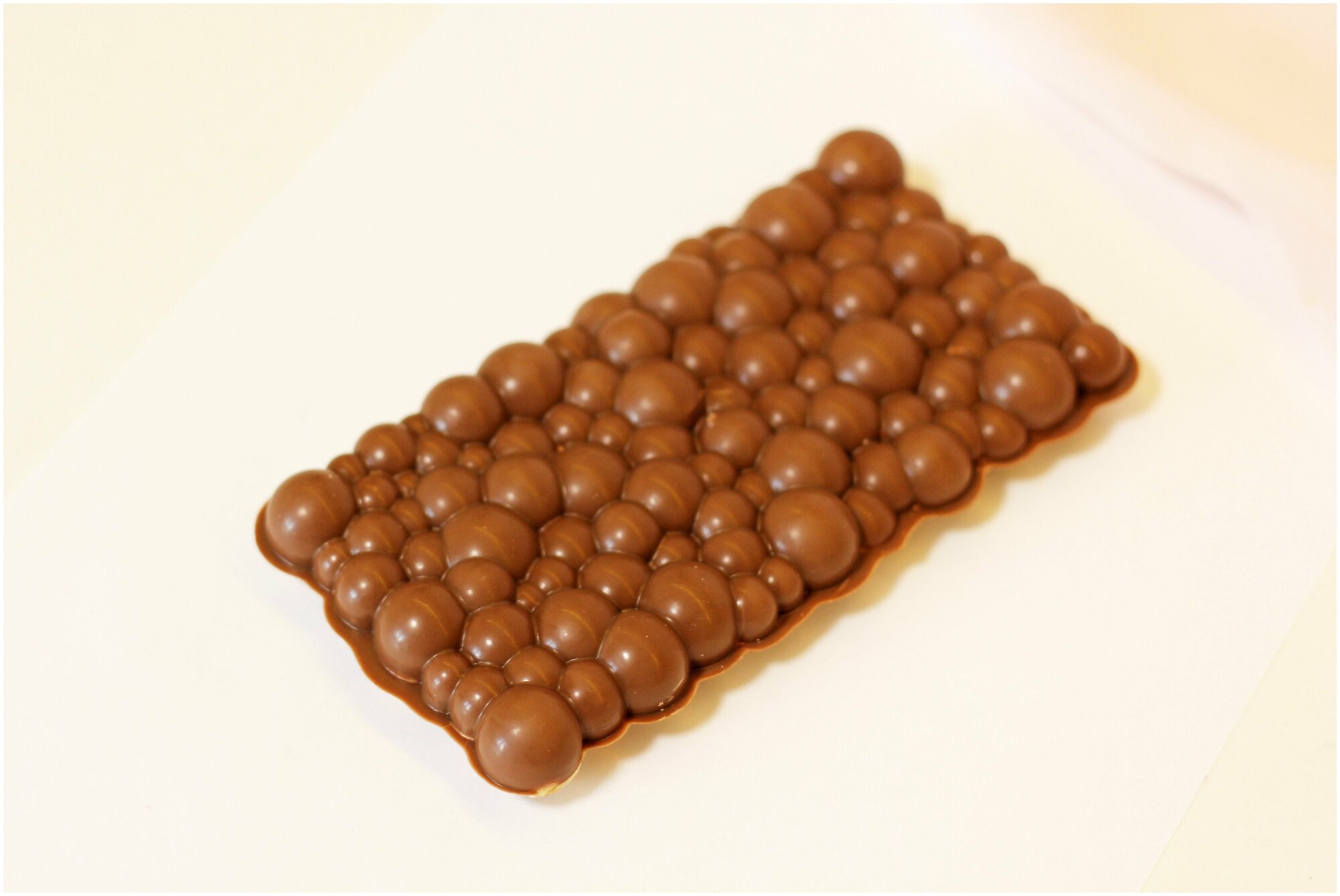 Мега шоколадка, бельгийский молочный шоколад с фундуком, плитка, много начинки - фотография № 2