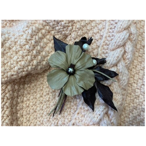 Брошь ручной работы натуральная кожа 