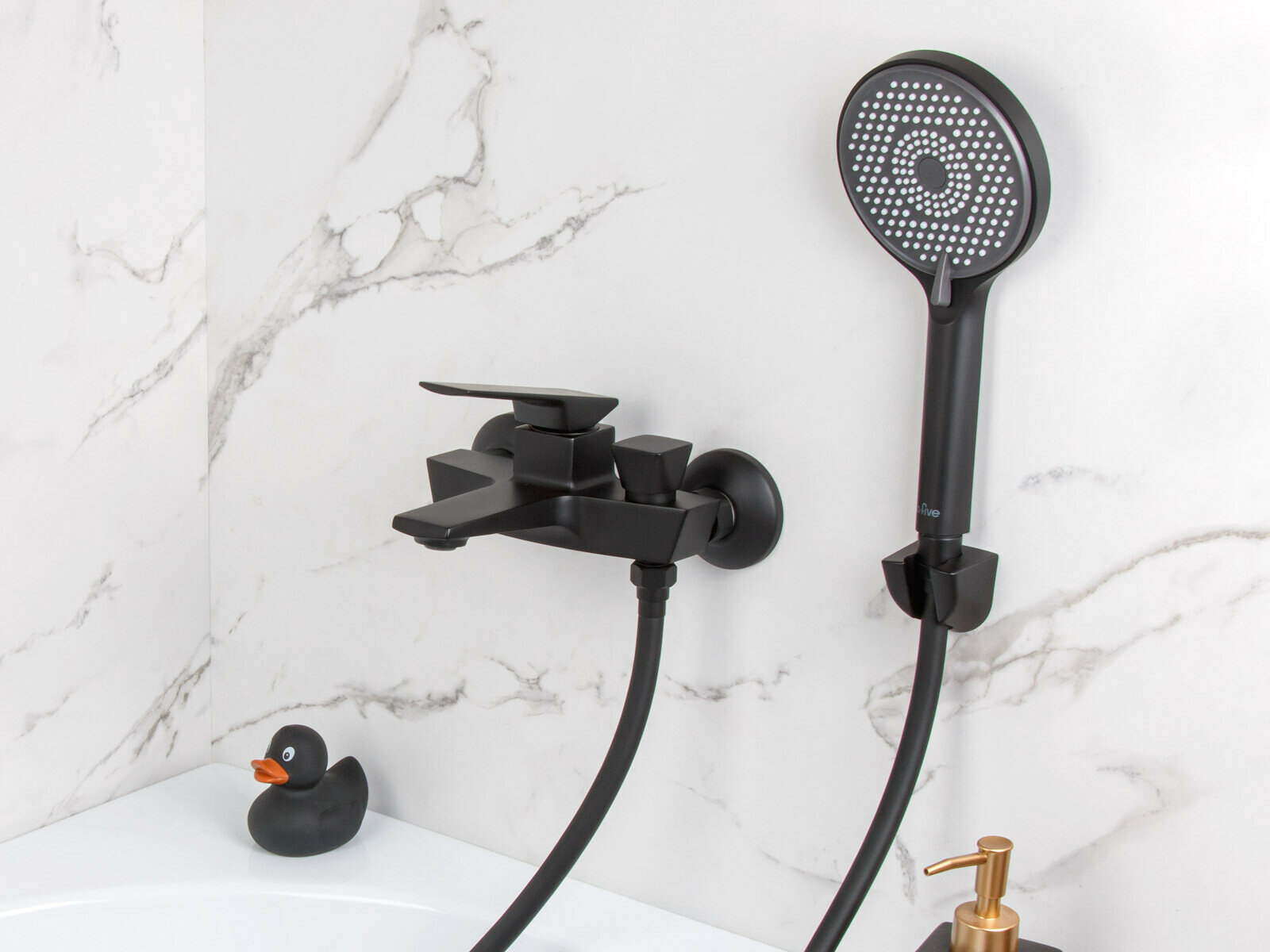 Смеситель для ванны A-FIVE Lily черный с коротким монолитным изливом (А5-1232)