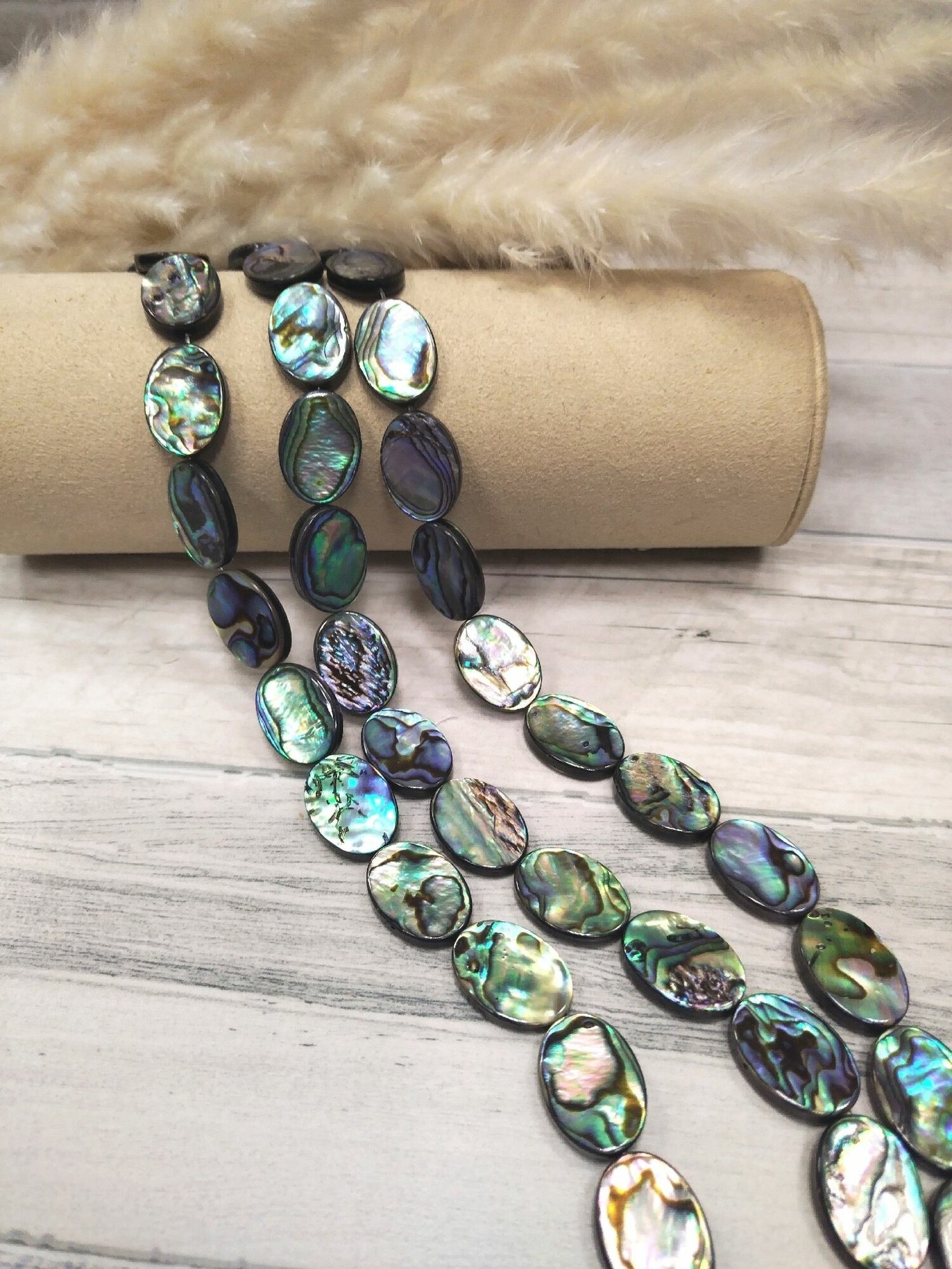 Бусина перламутр Галиотис Blue Abalone Shell 18 х 13 мм (нить 19 см), Suntrim