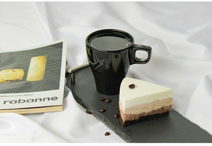 Кружка из керамики в подарок для горячих и холодных напитков "Coffee break" 300мл, цвет черный - фотография № 5