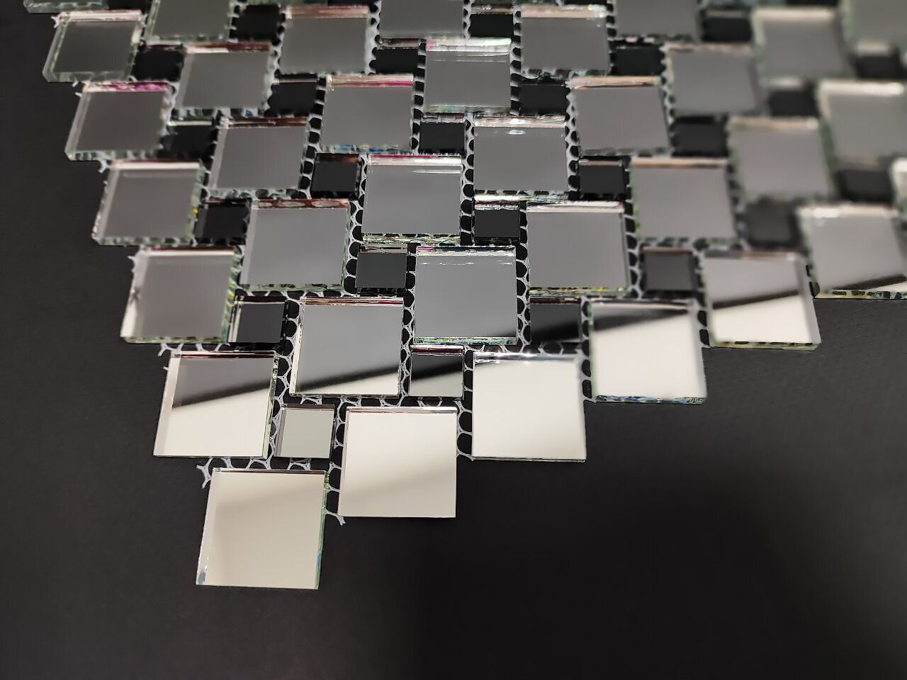 Зеркальная мозаика на сетке 300х300 мм, серебро 70%, графит 30% (10 листов) - фотография № 10