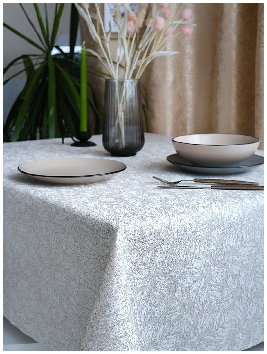 фото Скатерть полульняная столовая квадратная