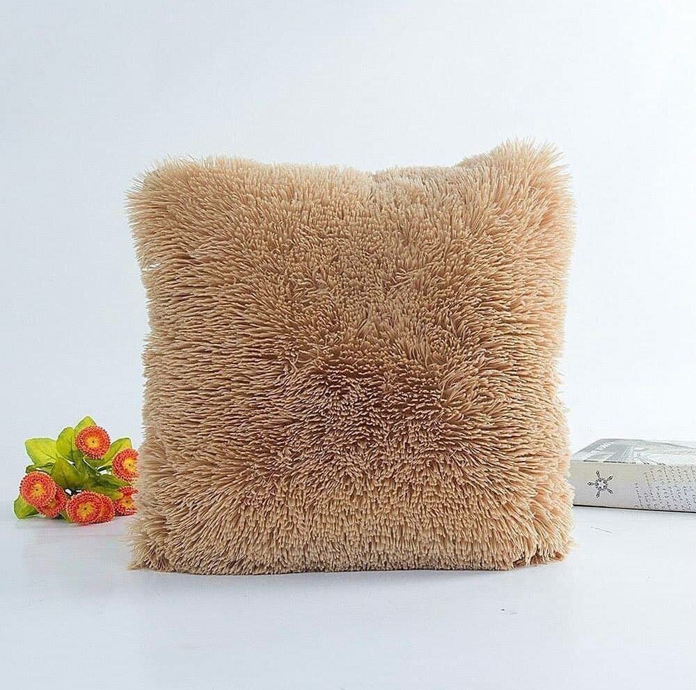 Декоративная меховая подушка "Травка" размер 50 х 50 см Бежевая