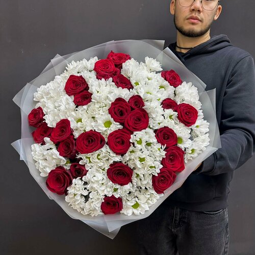 Изображение товара Букет "Хризантемы с розами", кустовые хризантемы, классические розы