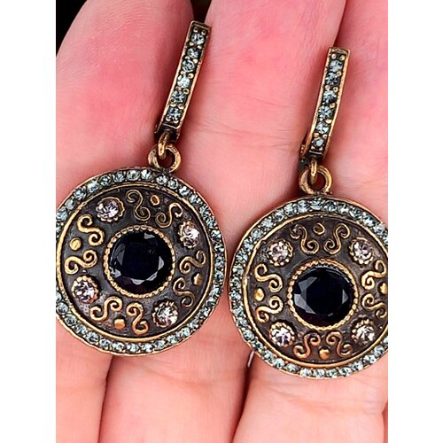 Серьги , бижутерный сплав, корунд, сапфир синтетический, кристалл, размер/диаметр 40 мм., бесцветный, золотой