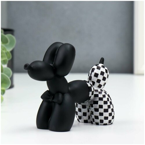 Сувенир полистоун Чёрный воздушный шарик - собака, шахматка