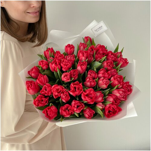 Красные пионовидные тюльпаны 45шт - букет BE MINE 030