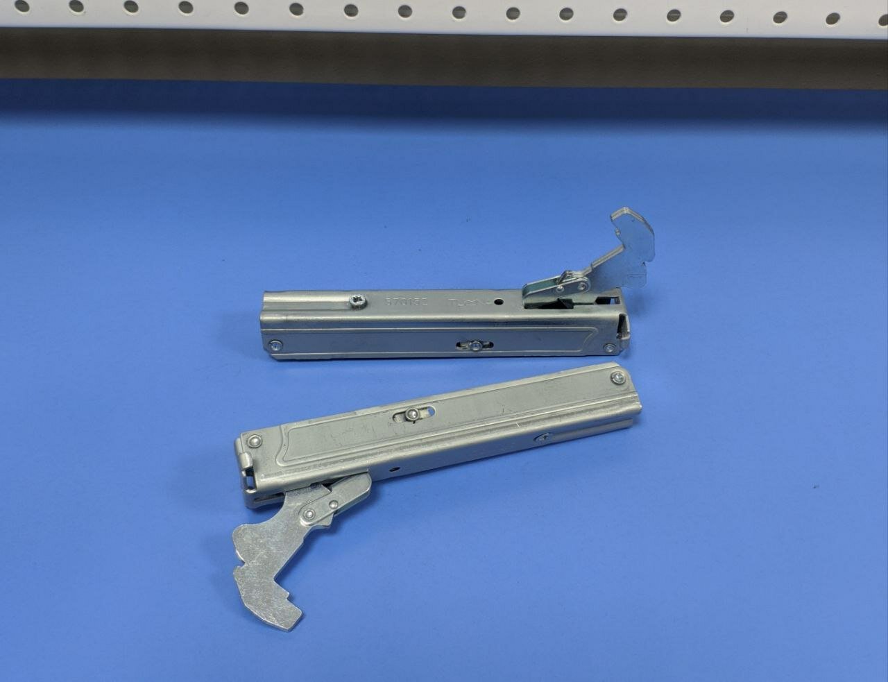 Петля двери духового шкафа Gorenje 570152, 622896 (комплект 2шт.)