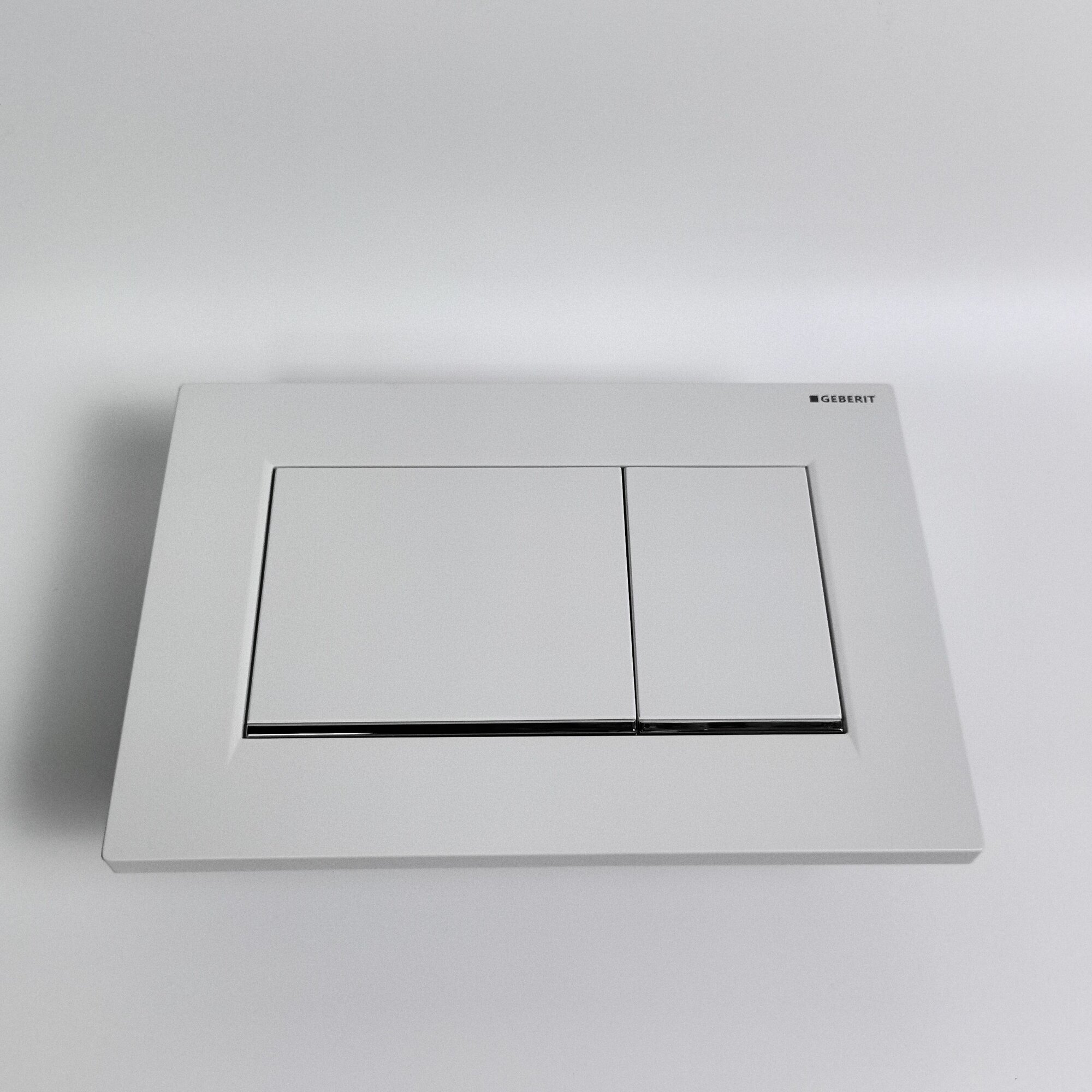 Клавиша смыва Geberit Sigma 30 115.883. KJ.1 Белый глянец , с полосами хром глянец